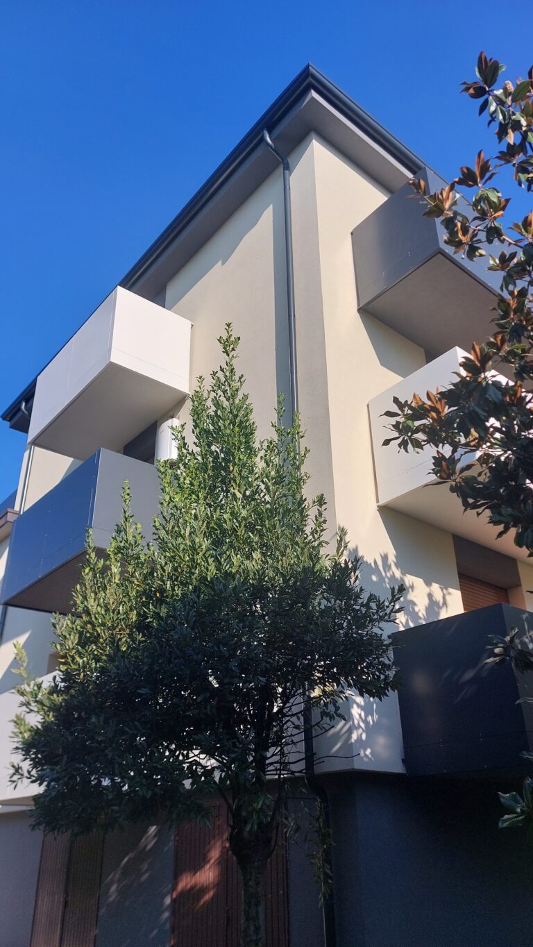 RIQUALIFICAZIONE ESTETICA ED ENERGETICA di Condominio a Chirignago, via Puglie